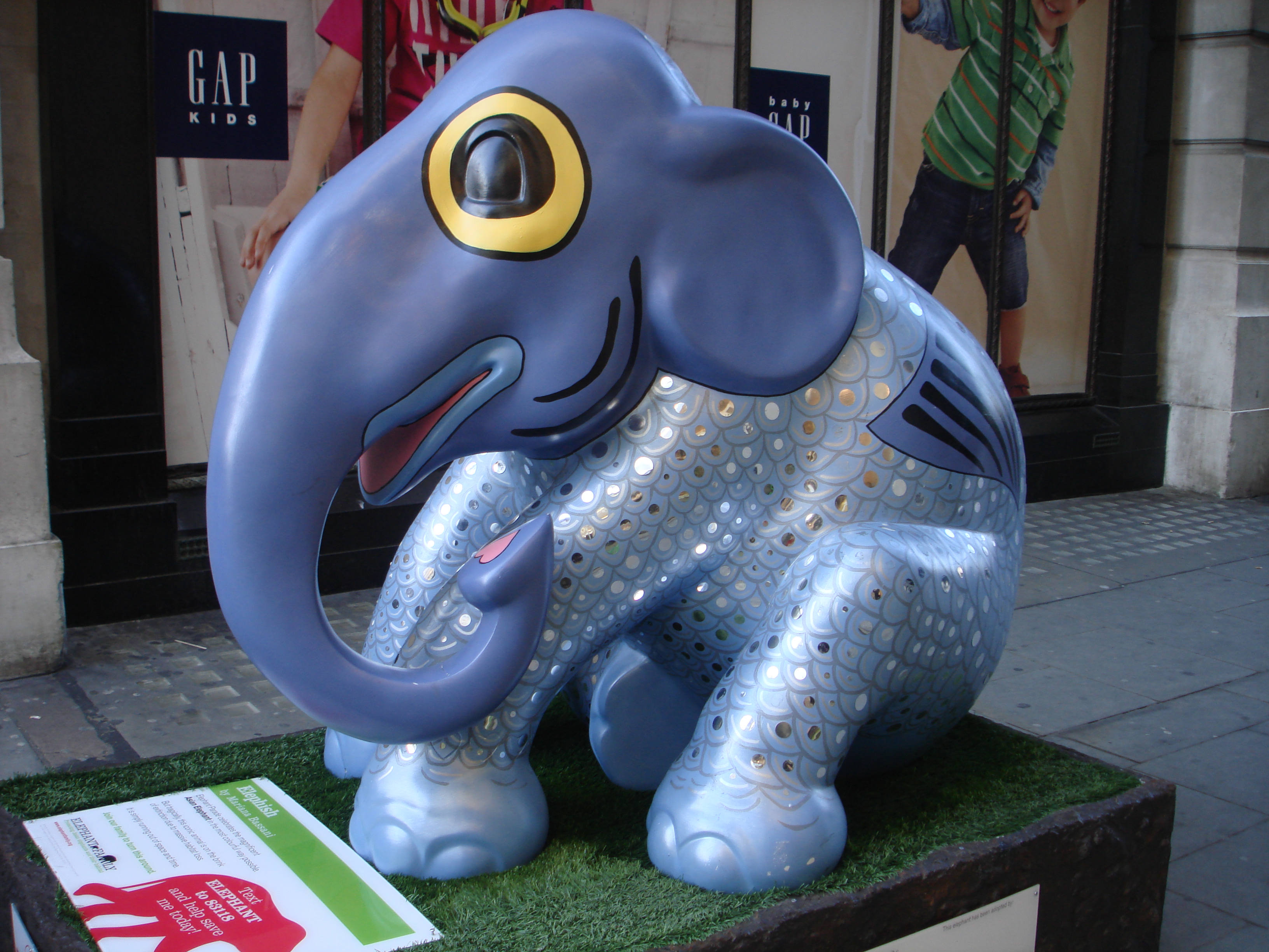 elephant parade - london - streettrotter
